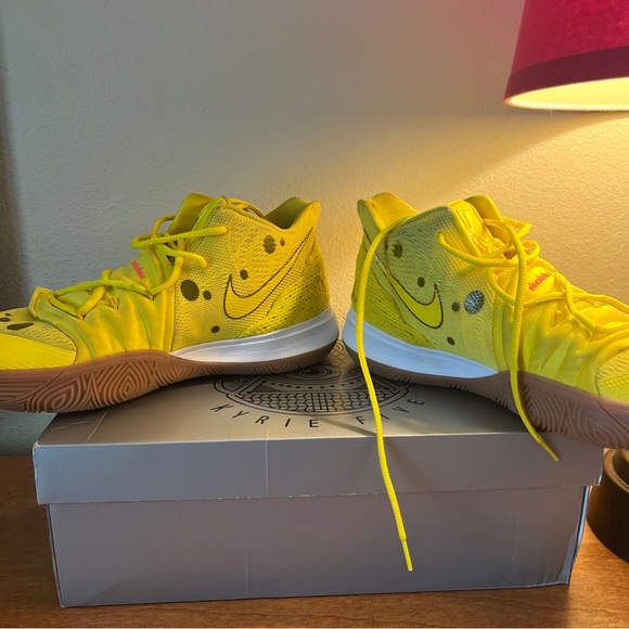 Kyrie 5 SpongeBob - Picture 4 of 7